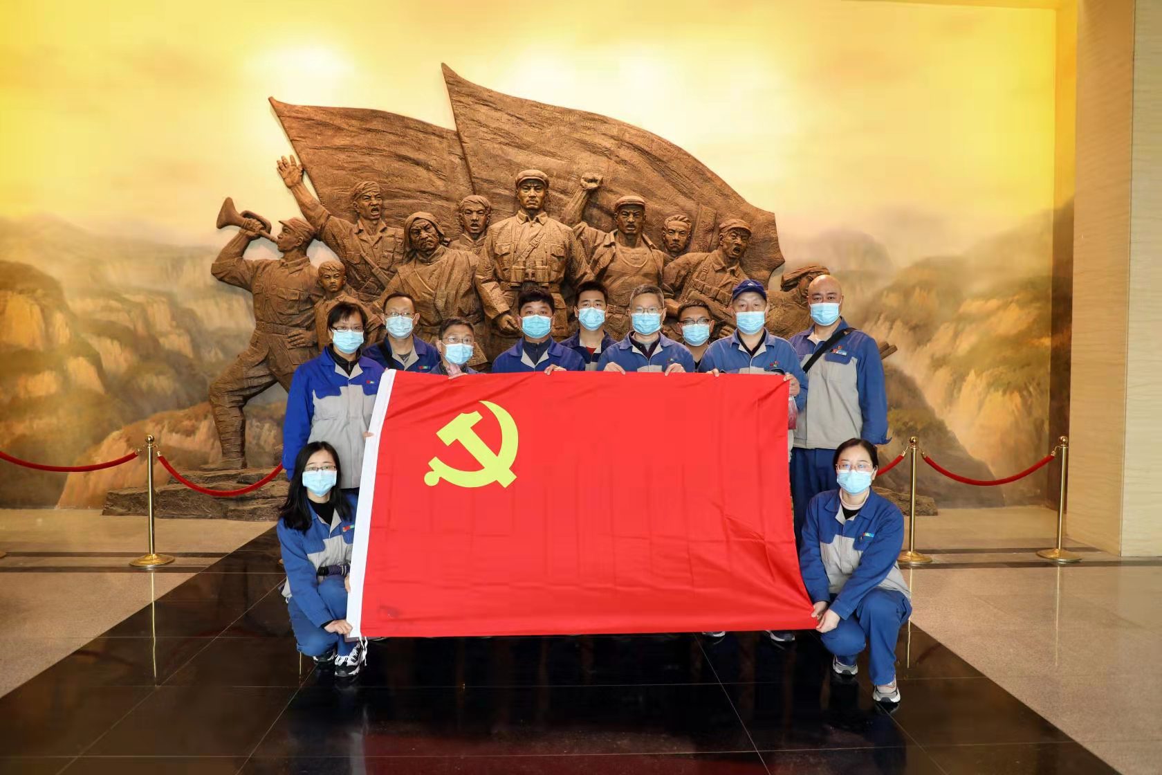 疏雨洗清明 芳菲祭英烈—— 安彩高科開展“學黨史、祭英烈、傳精神”主題活動