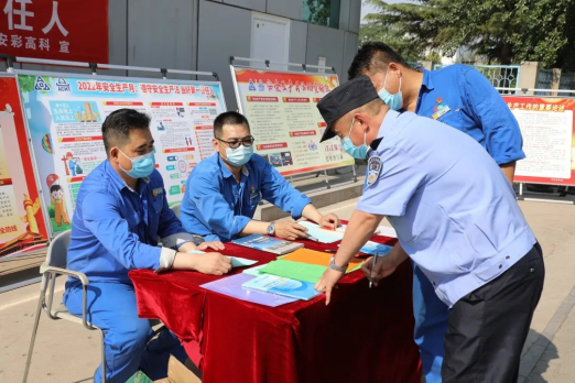 安彩高科開(kāi)展“安全宣傳咨詢?nèi)铡被顒?dòng)