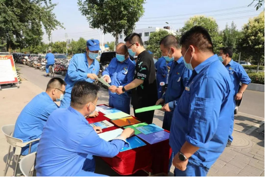 安彩高科開(kāi)展“安全宣傳咨詢?nèi)铡被顒?dòng)